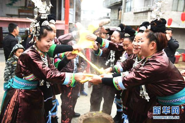 四川宜宾长江暴雨后现“金岷分明”奇观_东北云服务器