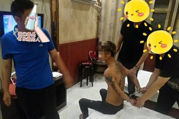 直击-科尔打趣汤神忍痛指数高 哈登哼歌尽显轻松_云安卓模拟器