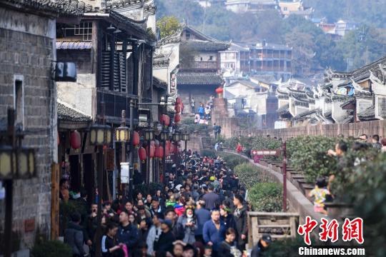中国大使投书英媒谈华为：背后折射出三道“选择题”