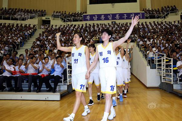视频-世乒赛男单颁奖仪式 马龙捧起圣勃莱德杯_CN2音视频服务器