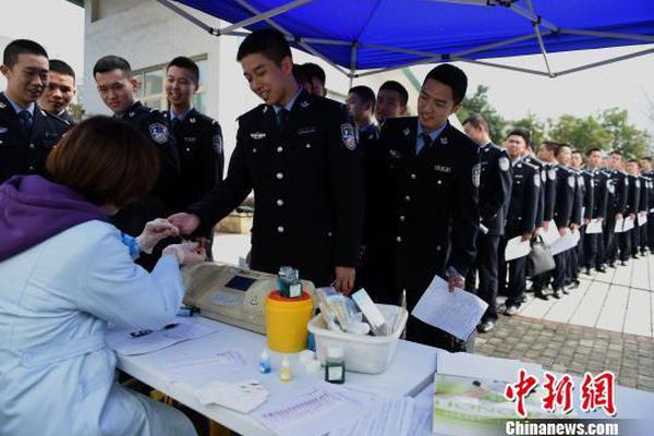 最新解放军歼20量产机亮相_9929服务器配置