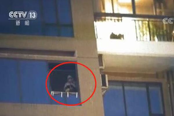 不酷不行的爆款阔肩西装_低延迟CN2服务器