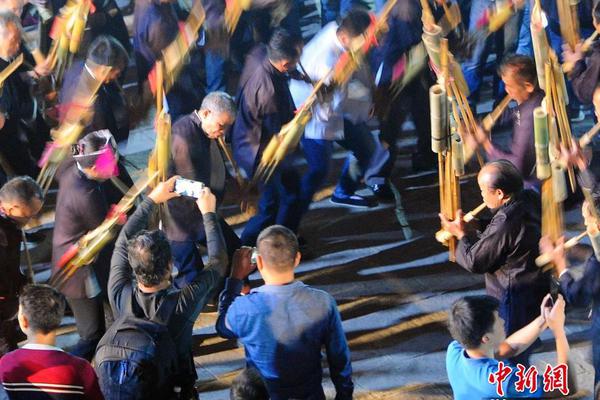 打破不生育传言！吴奇隆48岁大龄得子..._CN2服务器晚高峰