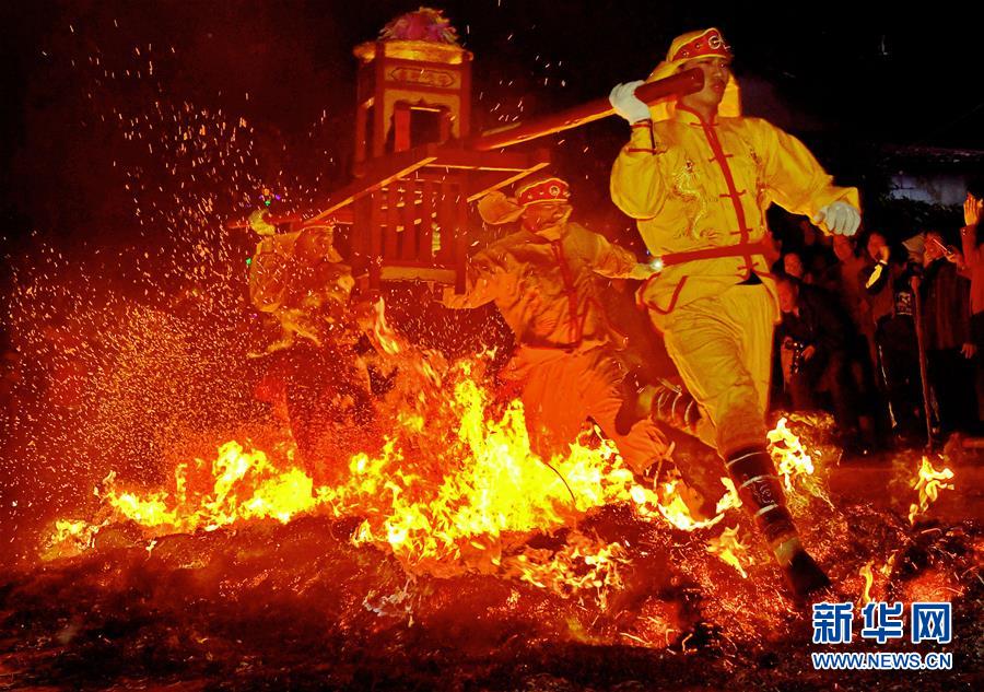 小夫妻买100平复式开启新生活 公婆来参观夸不停_华为云桌面