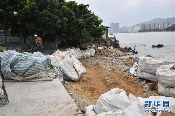 年近50岁的莫文蔚为了他停工