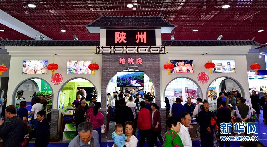 日本土豪晒游艇豪宅 家里全是名表1张床单要12万