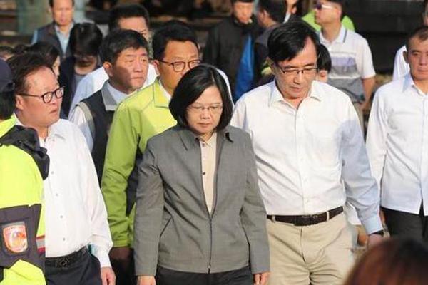 吴怀尧：明星作家榜首富是他_挂机宝移动