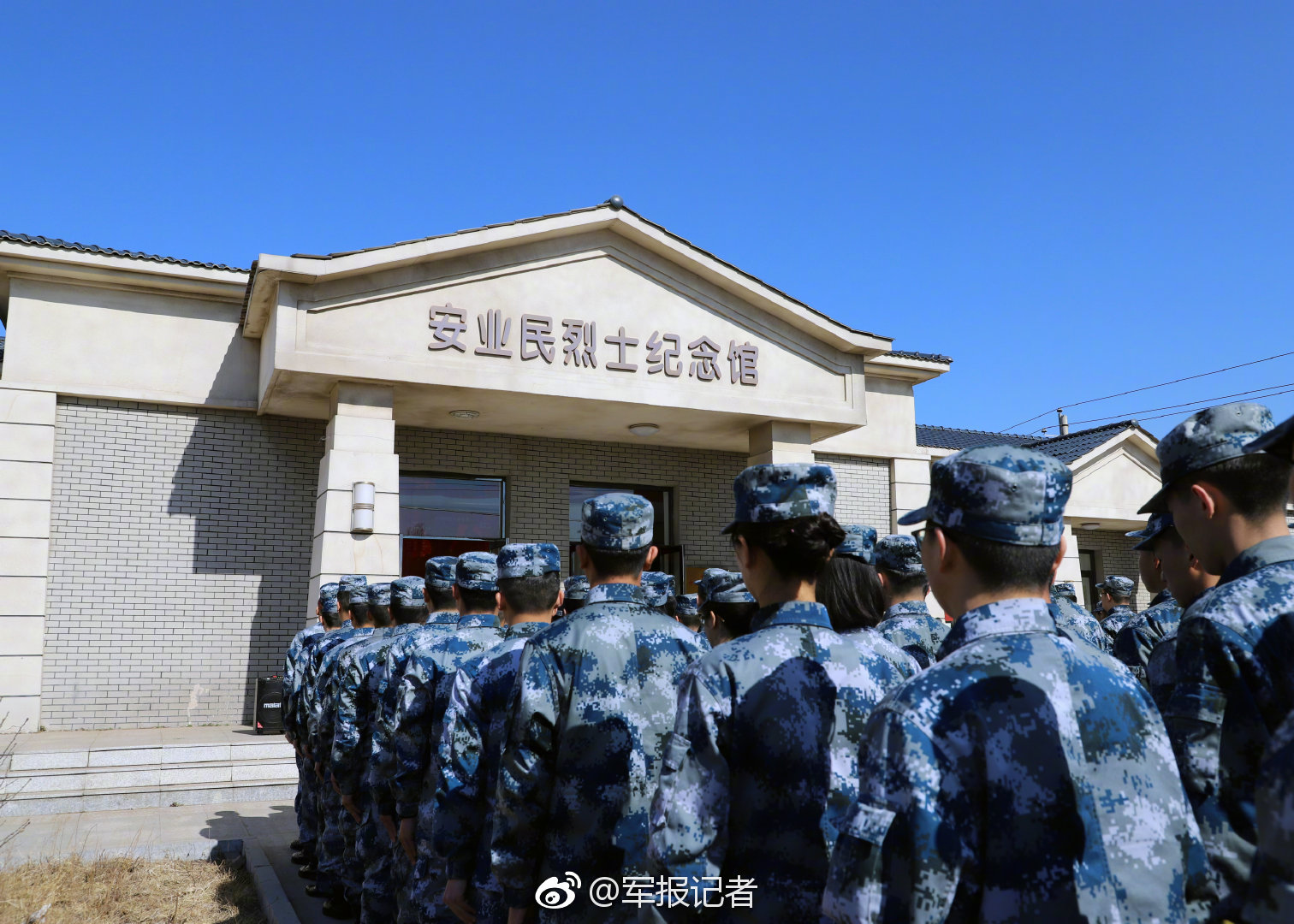 直击-科尔打趣汤神忍痛指数高 哈登哼歌尽显轻松_私有云服务器
