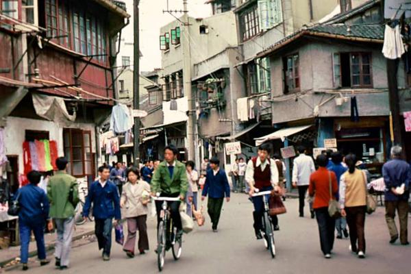 印度唯一航母入港时失火 一名救火军官遇难
