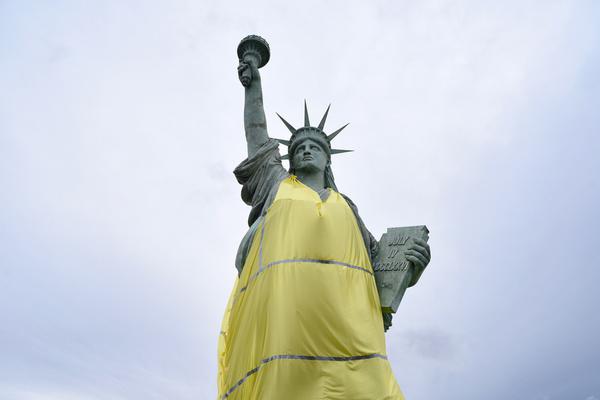 亲自去美国拍马屁的安倍 把国内舆论..._云电脑还原点