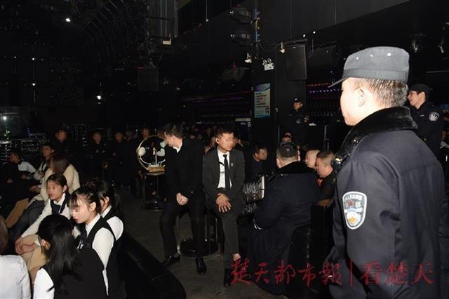 教育局副局长怼群众“听不懂话” 官方：责令道歉_便宜9929云服务器
