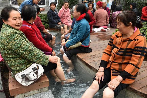 虚构的“种草”,是污染购物环境的“毒草”_云服务器续费3折