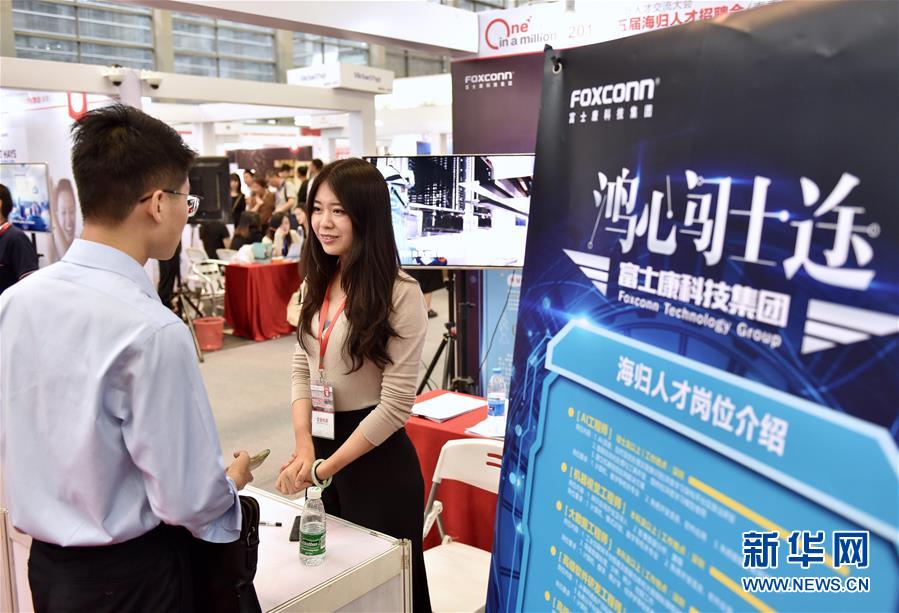 美联社评大师赛|坏天气将伍兹送进领先组 决战小莫_云服务器4核8G