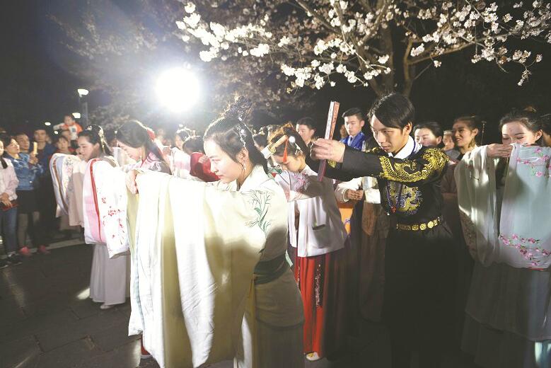 对赌的代价:冯小刚郑恺需补偿华谊兄弟近8800万_云电脑部署