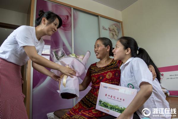 洪欣在张丹峰风波后首现身_云服务器免备案