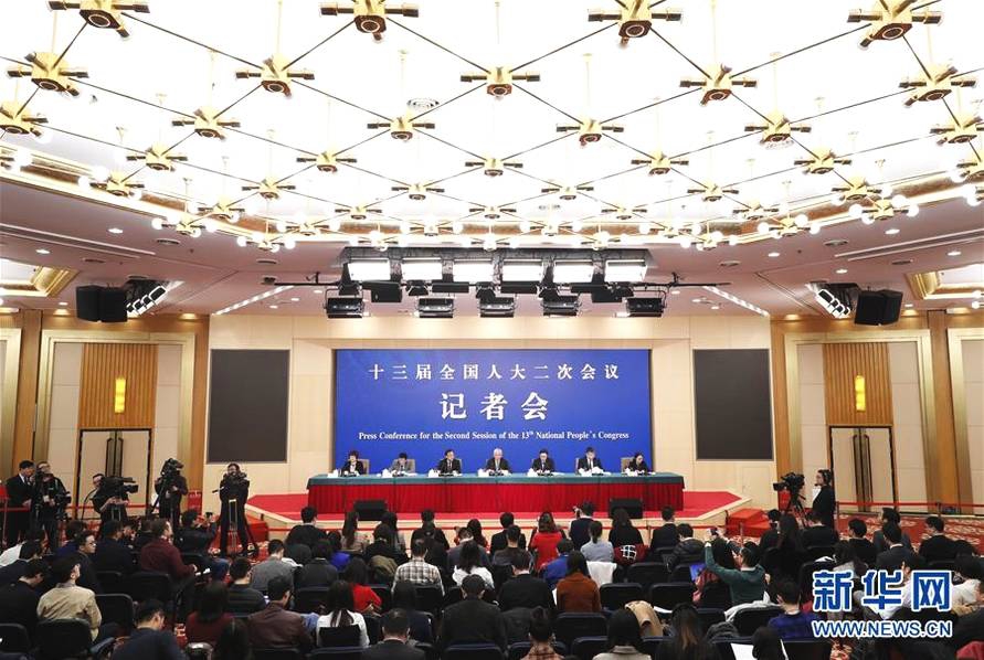 别再问该不该炒股还是该买房了！紧跟...