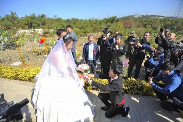 珍贵影像：“国王的演讲”本人在此_独立IP挂机宝