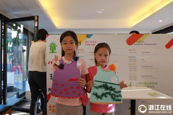 格林先后误伤詹皇哈登眼睛 这种防守你怎么看?_9929外贸网站