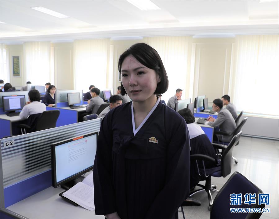 高校男生打造古风宿舍_9929美国云服务器