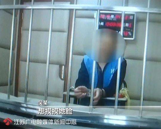 多人购票无法上火车?官方:有人到站不下车致超载_CN2 GIA VS CN2 GT