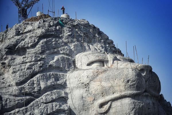 信威集团巨亏29亿：停牌两年遭ST 曾筹500亿美元开凿运河_挂机宝微信机器人