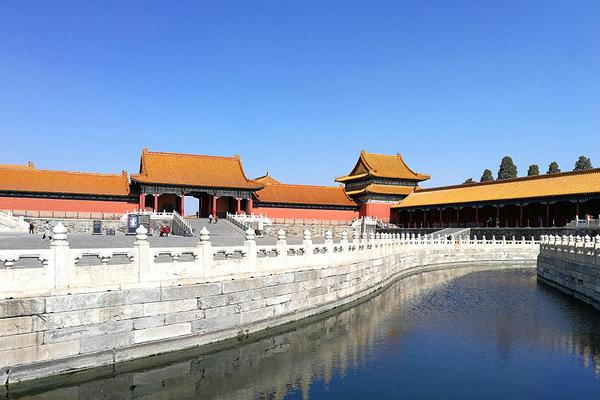 下雨下雪下冰雹，都拦不住二哈犯二，而且还要跟天空打架_CN2服务器流媒体