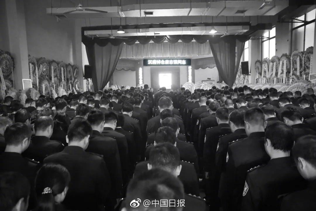 收集《战神》系列物品入选吉尼斯_CN2服务器晚高峰