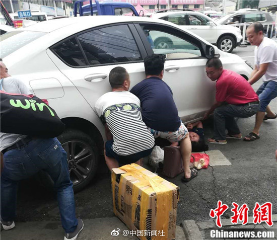 夏威夷“天堂阶梯”:惊险无比,曾因太危险被政府关闭!_香港CN2云服务器