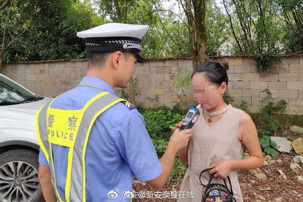 周杰伦儿子首次看爸爸演唱会 随节奏打拍子_9929企业出海