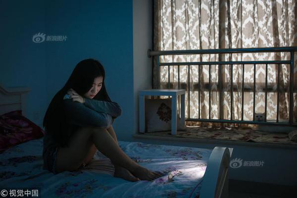 吴磊开心与粉丝打招呼_青椒云电脑
