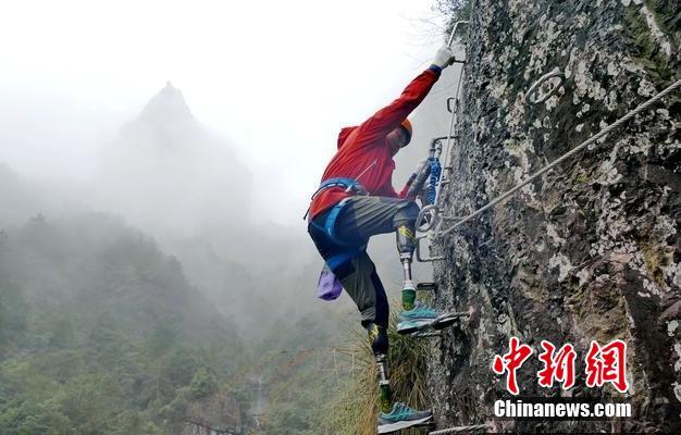 艺乐专访——高鑫:风度背后_CN2服务器不卡顿