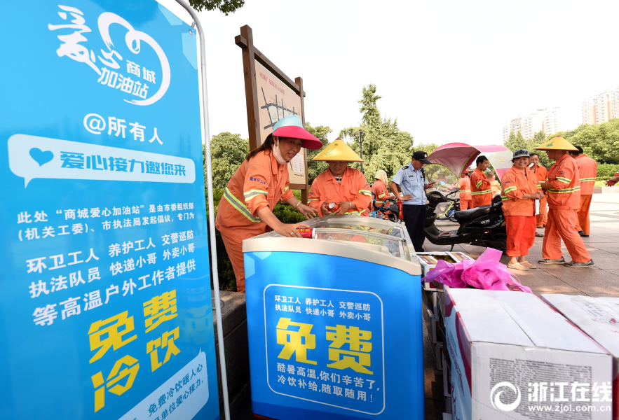 林峯带女友与苗侨伟等聚餐_远程办公