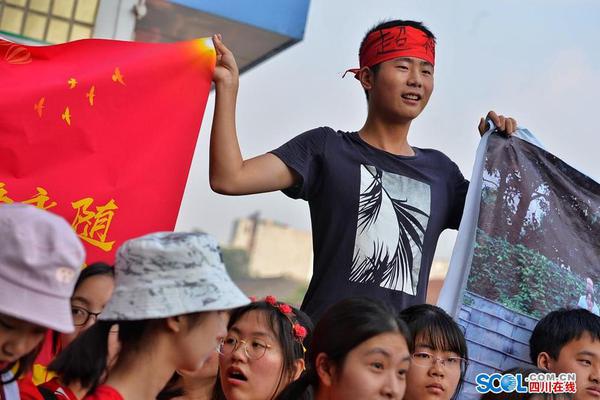 法国人鱼之水奢华甲油套装_CN2云桌面