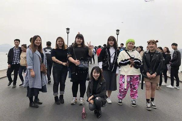 晒合照害林志玲被批蛇精脸 丫头解释:滤镜开太强_云服务器年付