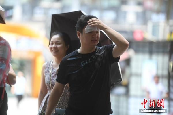 美阿帕奇直升机服役33年仍居榜首 中国武直差在哪_CN2服务器不绕路