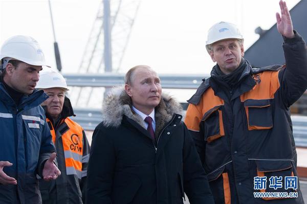 在域名店铺中怎么买域名_信创云服务器