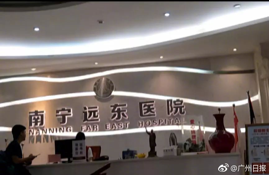 李湘五一带女儿体验生活 王诗龄采摘看鸡不亦乐乎_挂机宝CN2